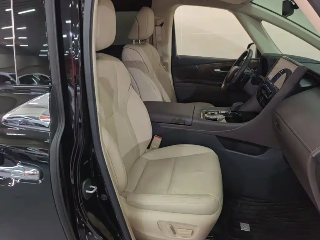 Toyota Alphard — миниатюра 25