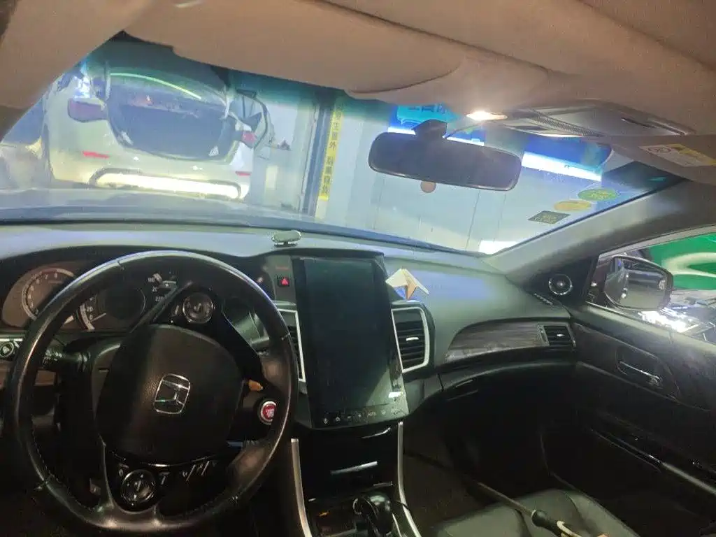Honda Accord — миниатюра 8