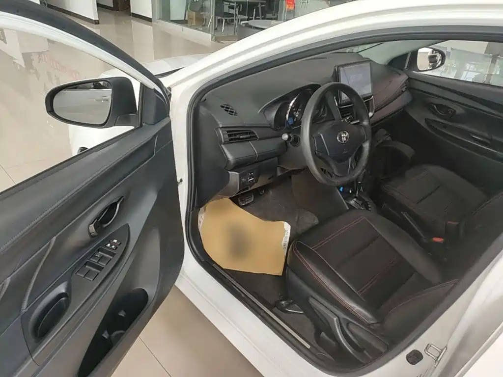 Toyota Yaris L — миниатюра 16