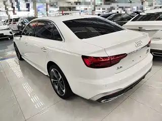 Audi A4L 40 TFSI в стильном спортивном исполнении