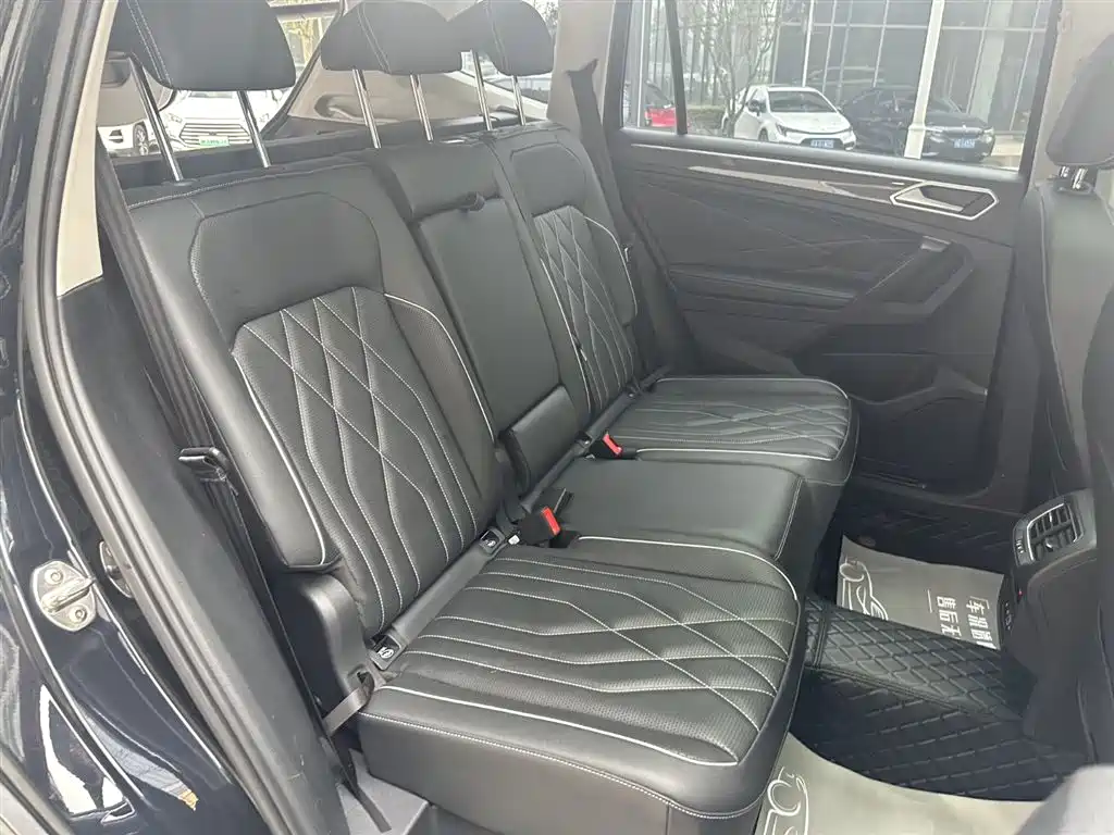 Volkswagen Tiguan L L 2023 330TSI AT R-Line
