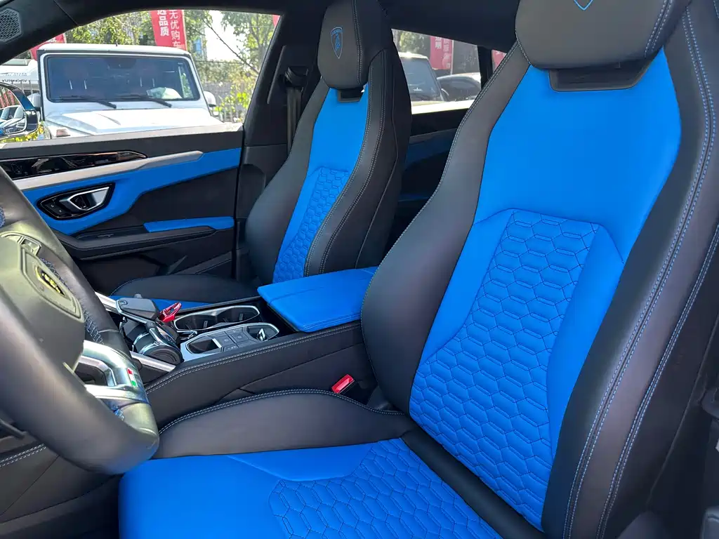 Lamborghini Urus — миниатюра 8
