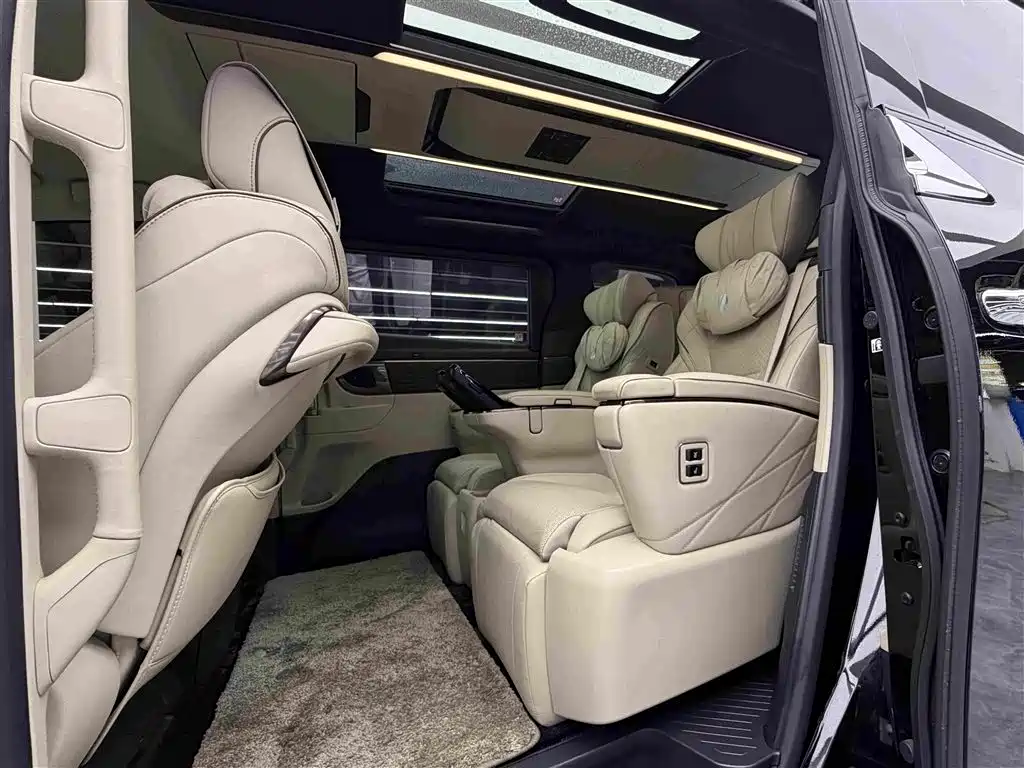 Toyota Alphard — миниатюра 9