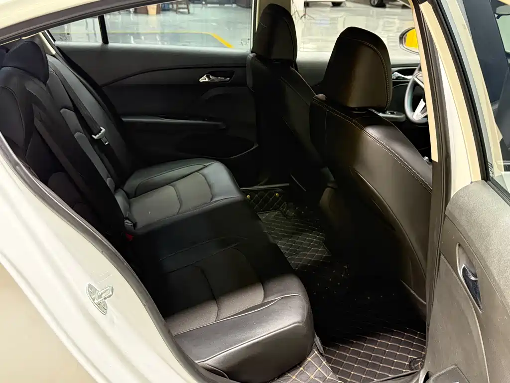 Chevrolet Cavalier — миниатюра 10
