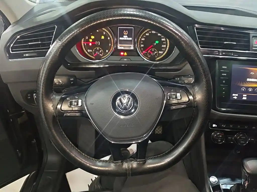 Volkswagen Tiguan L — миниатюра 11