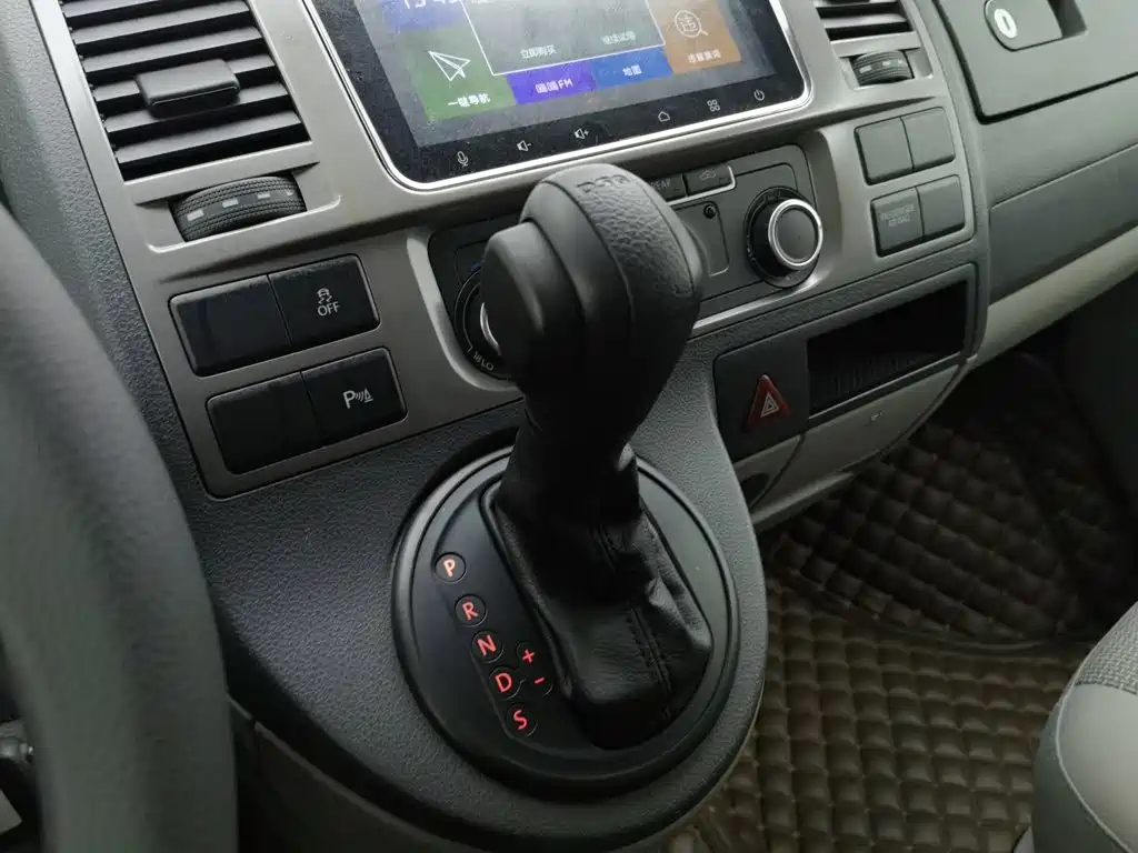 Volkswagen Caravelle — миниатюра 13