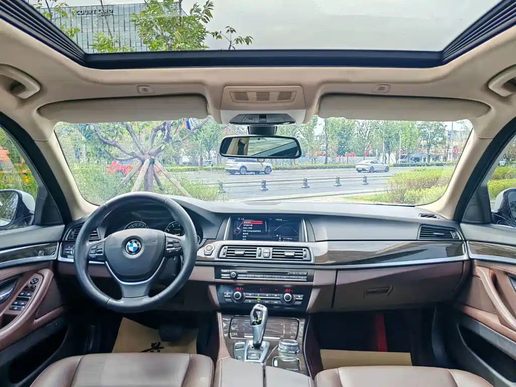 BMW 5 Series — миниатюра 14