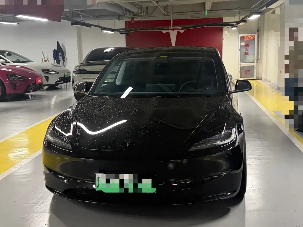 Tesla Model 3 — миниатюра 3