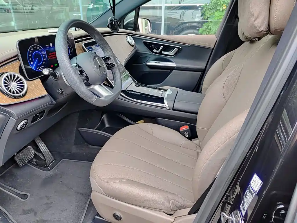 Mercedes-Benz EQE SUV — миниатюра 7
