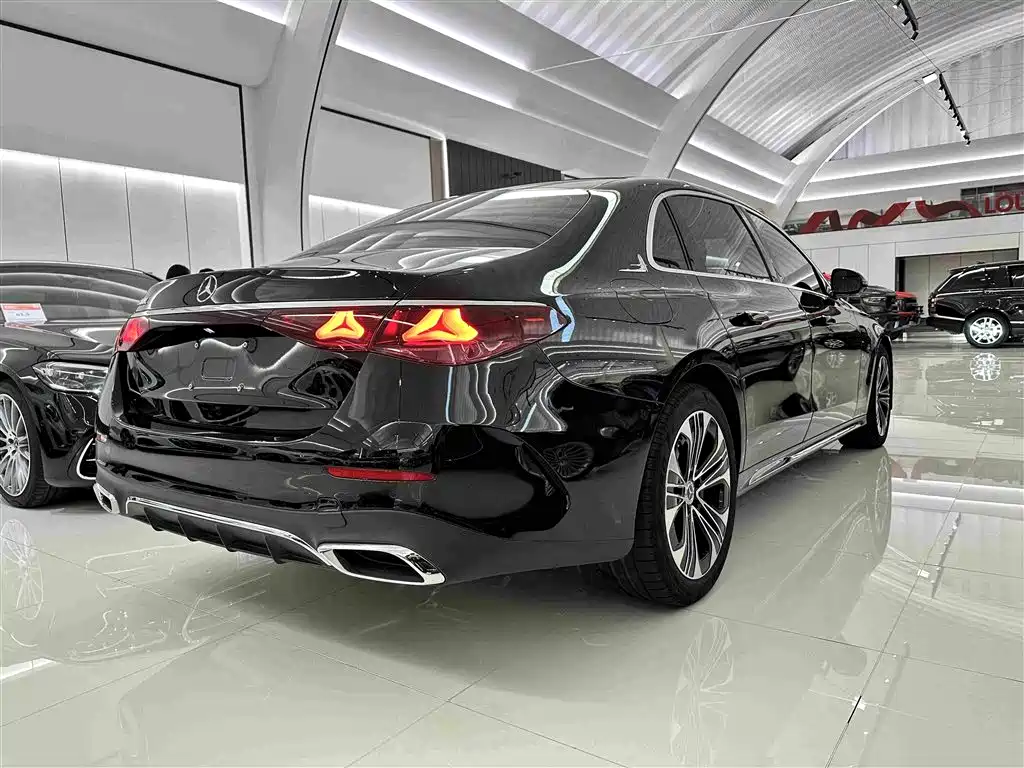 Mercedes-Benz E-Class — миниатюра 6