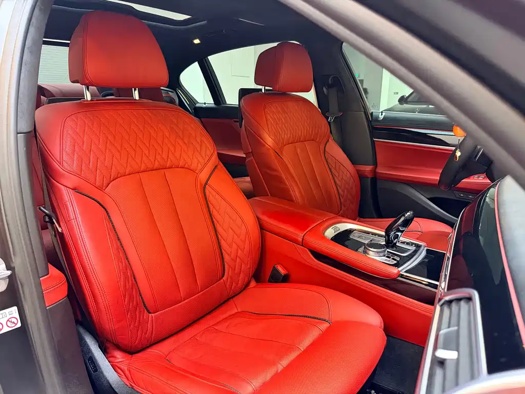 BMW 7 Series — миниатюра 13