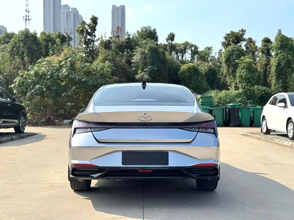 Hyundai Elantra — миниатюра 13