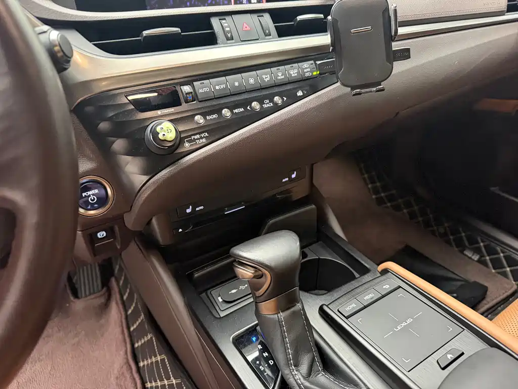 Lexus ES — миниатюра 8