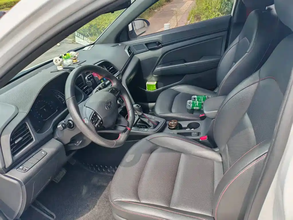 Hyundai Elantra — миниатюра 9
