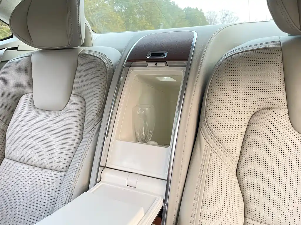 VOLVO S90 PLUG IN HYBRID