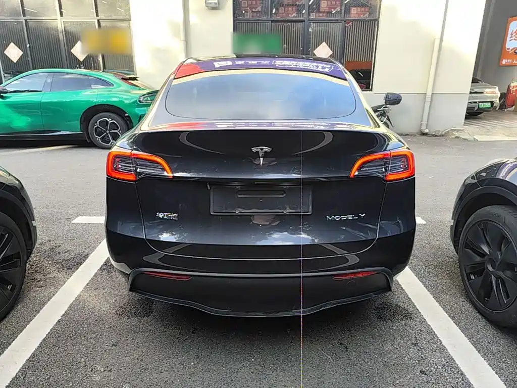 Tesla Model Y — миниатюра 6