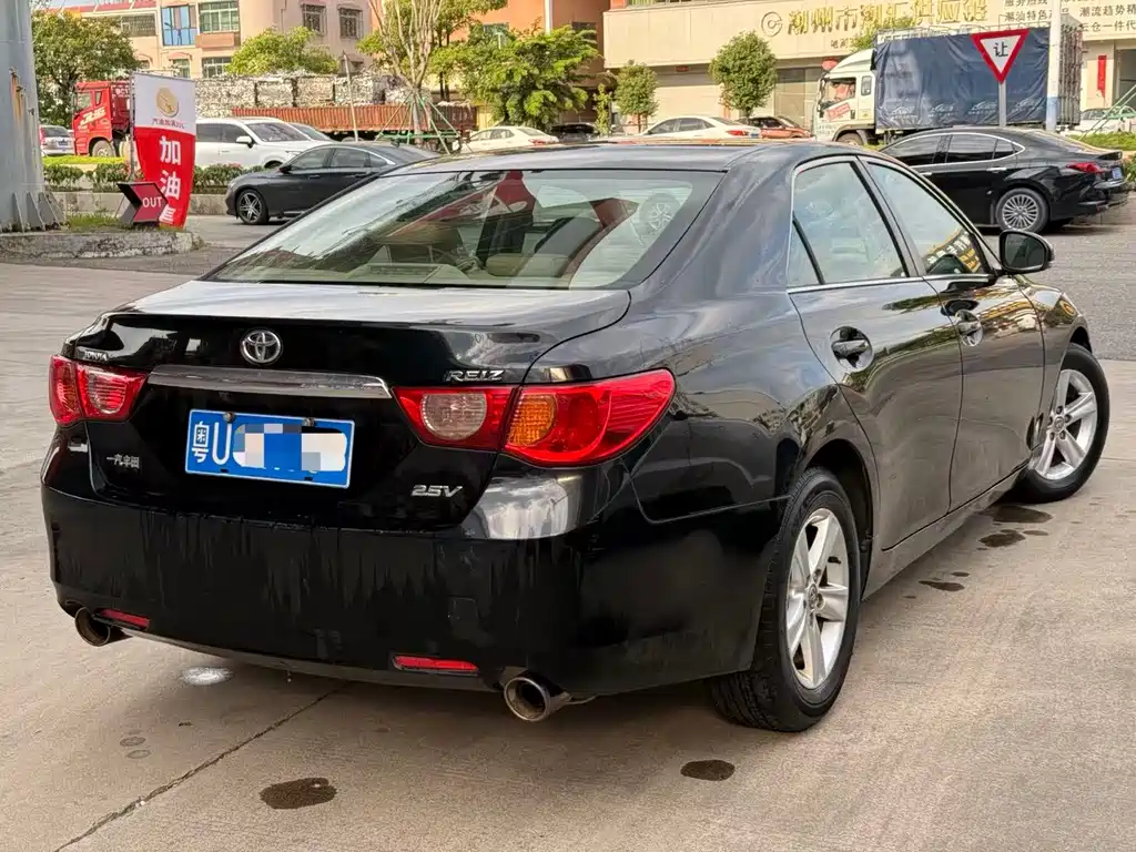 Toyota Reiz — миниатюра 4