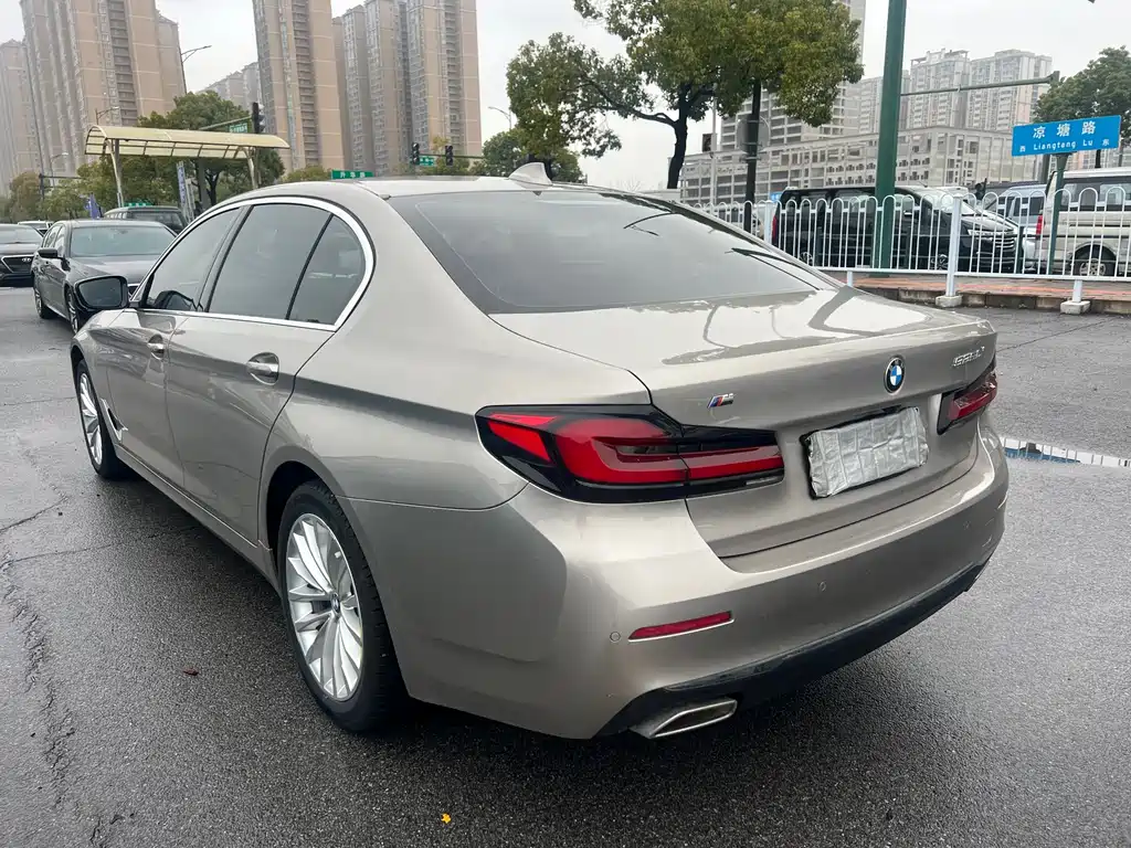 BMW 5 SERIES