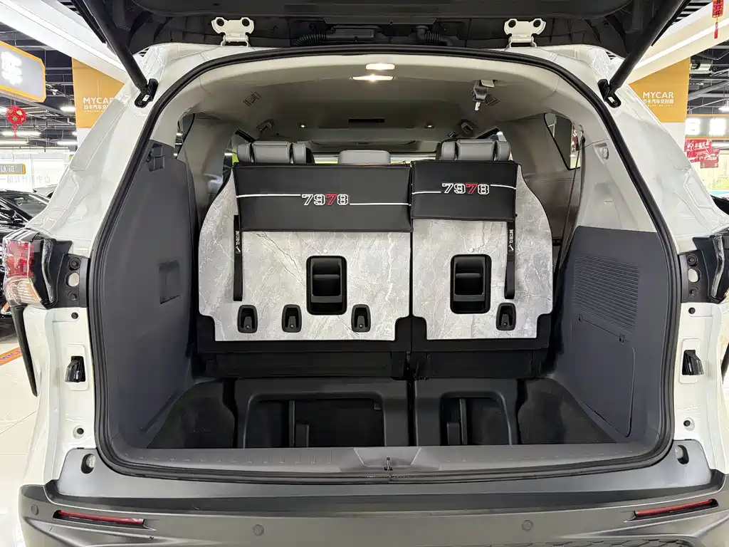 Toyota Granvia — миниатюра 13