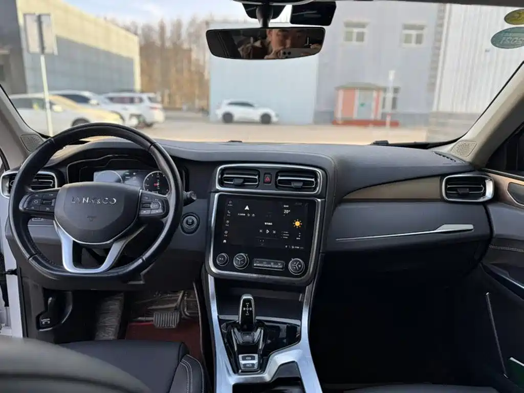 Lynk & Co 01 — миниатюра 9