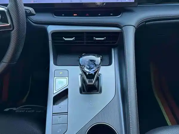 Roewe RX5 — миниатюра 3