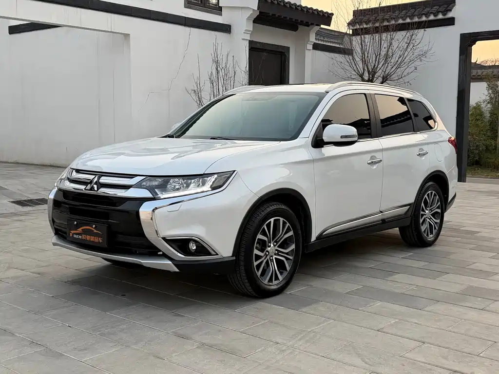 MITSUBISHI OUTLANDER