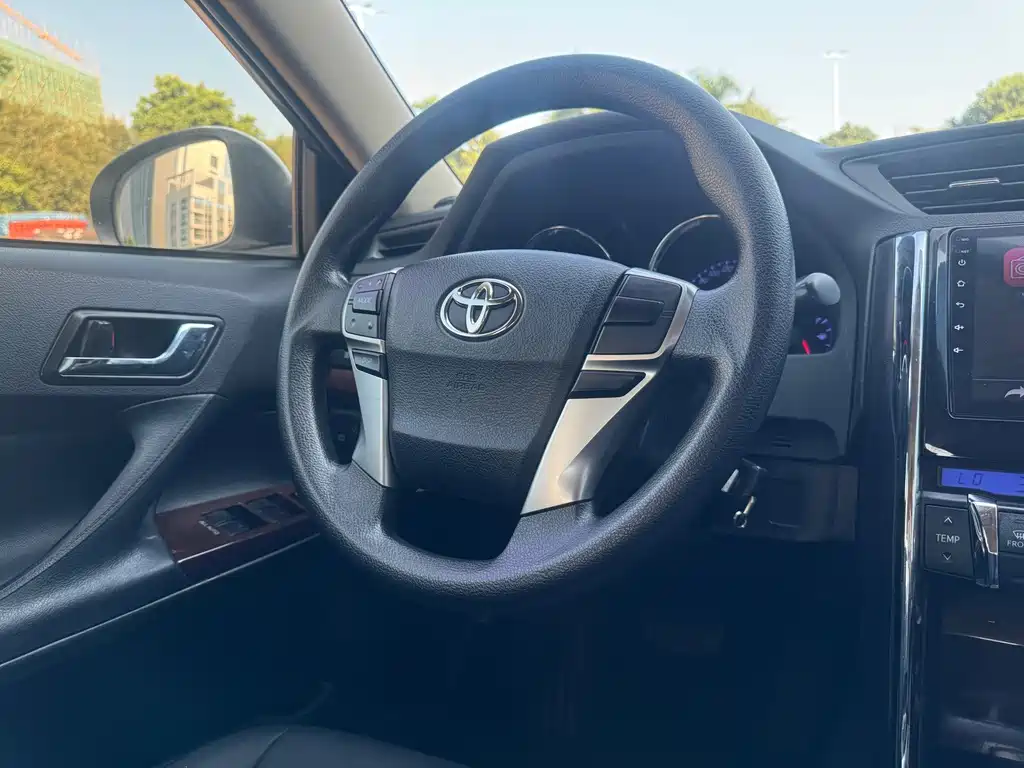 Toyota Reiz — миниатюра 10
