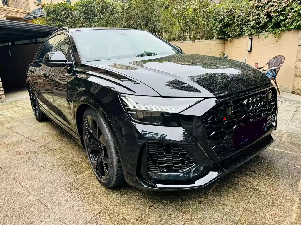 AUDI RS Q8