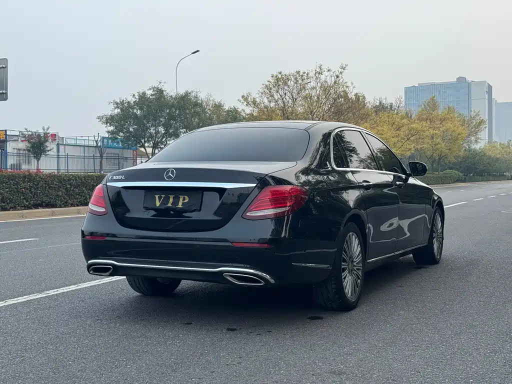 Mercedes-Benz E-Class — миниатюра 4