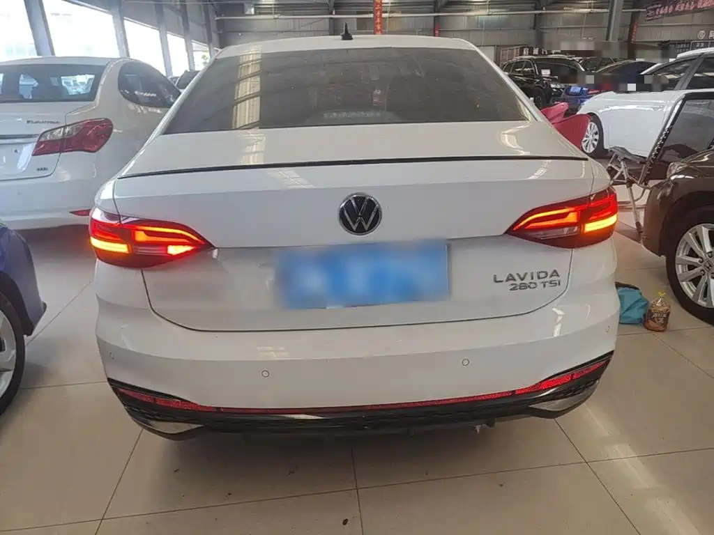 Volkswagen Lavida — миниатюра 6