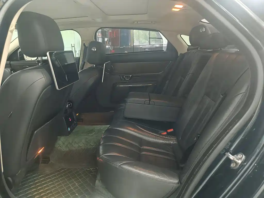 Jaguar XJ — миниатюра 8