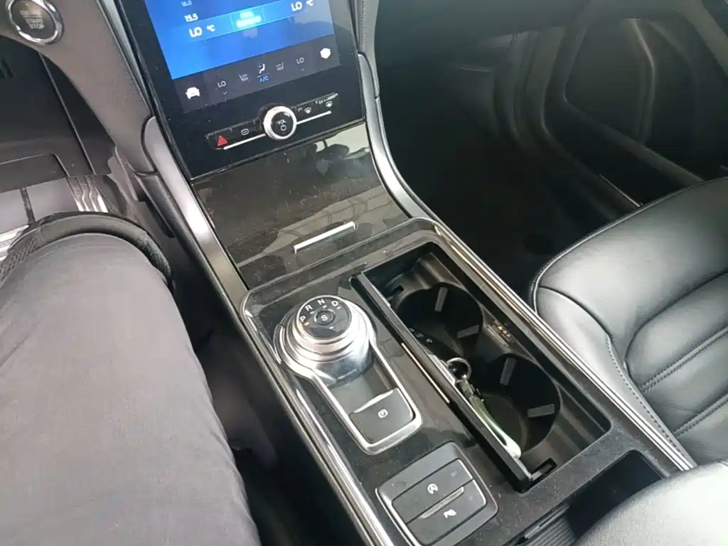Ford Edge — миниатюра 14