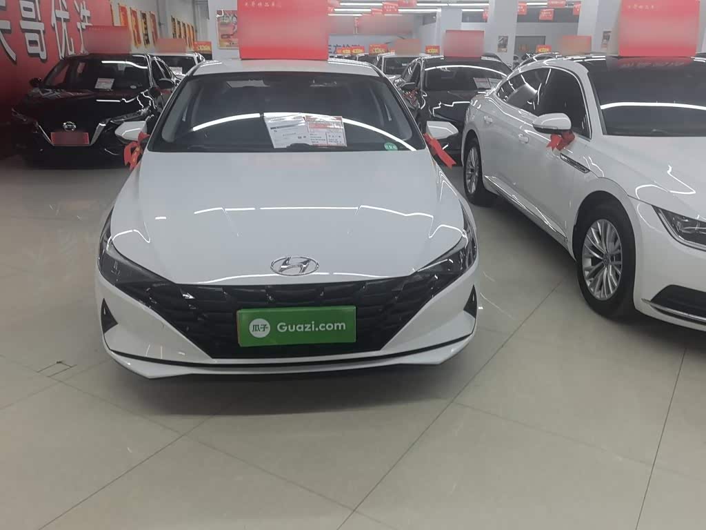 Hyundai Elantra 1.5 л 2022 г. Белый, пробег 29300 км