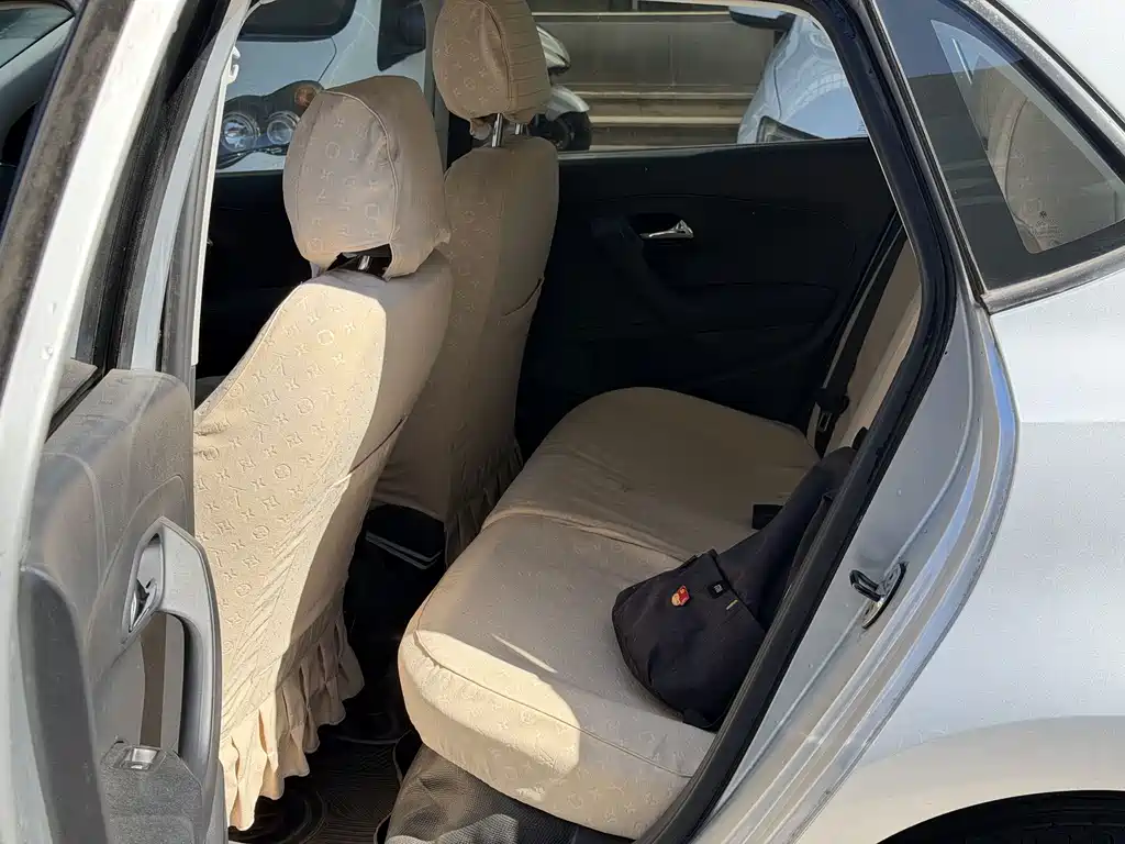 Volkswagen Polo — миниатюра 7