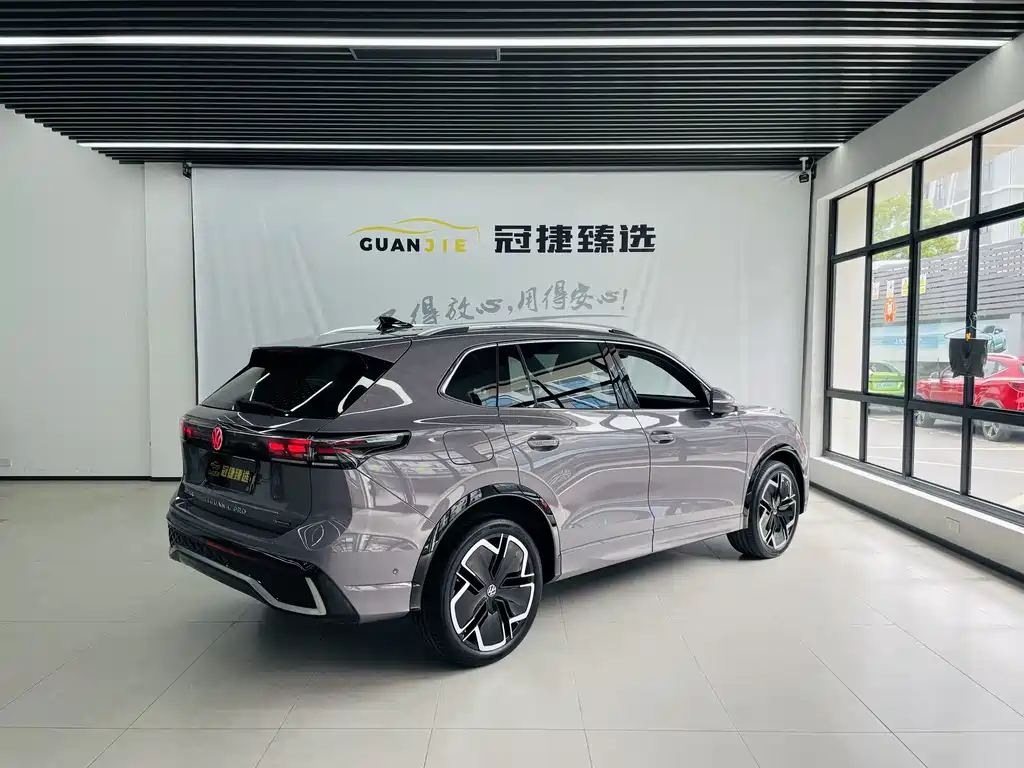 Volkswagen Tiguan L — миниатюра 16
