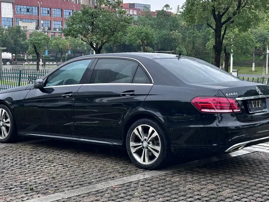 Mercedes-Benz E-Class — миниатюра 12
