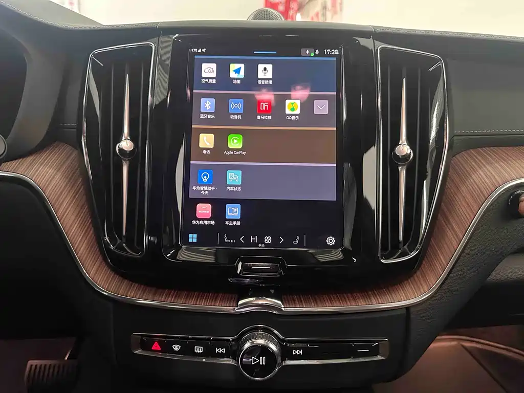 VOLVO XC60 PLUG IN HYBRID