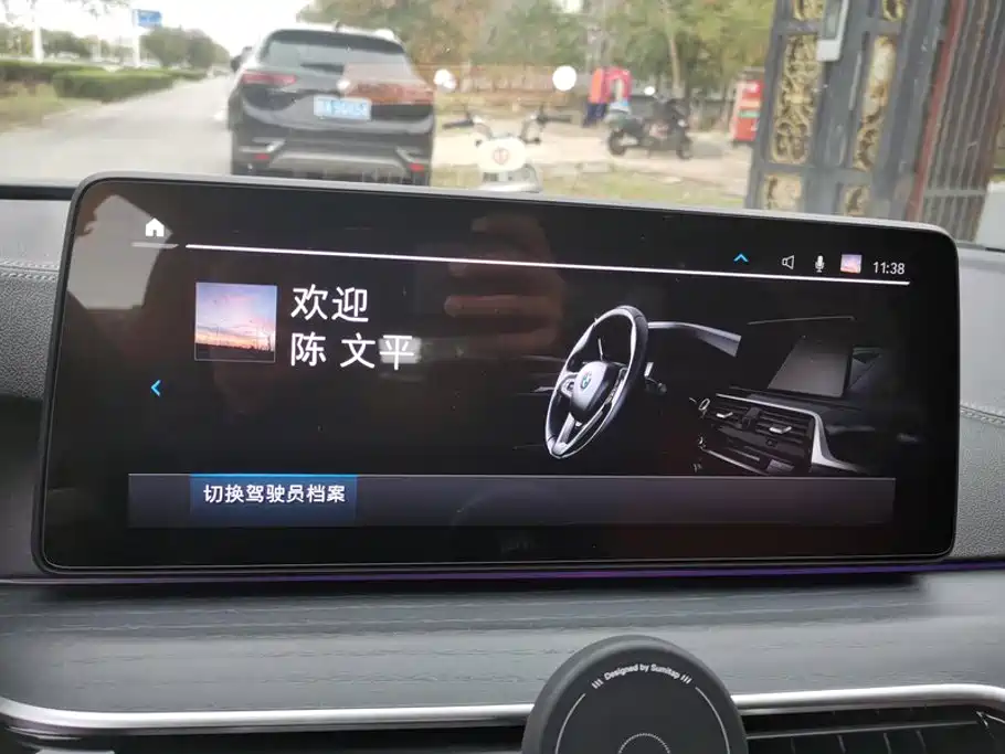 BMW 5 Series New Energy — миниатюра 13