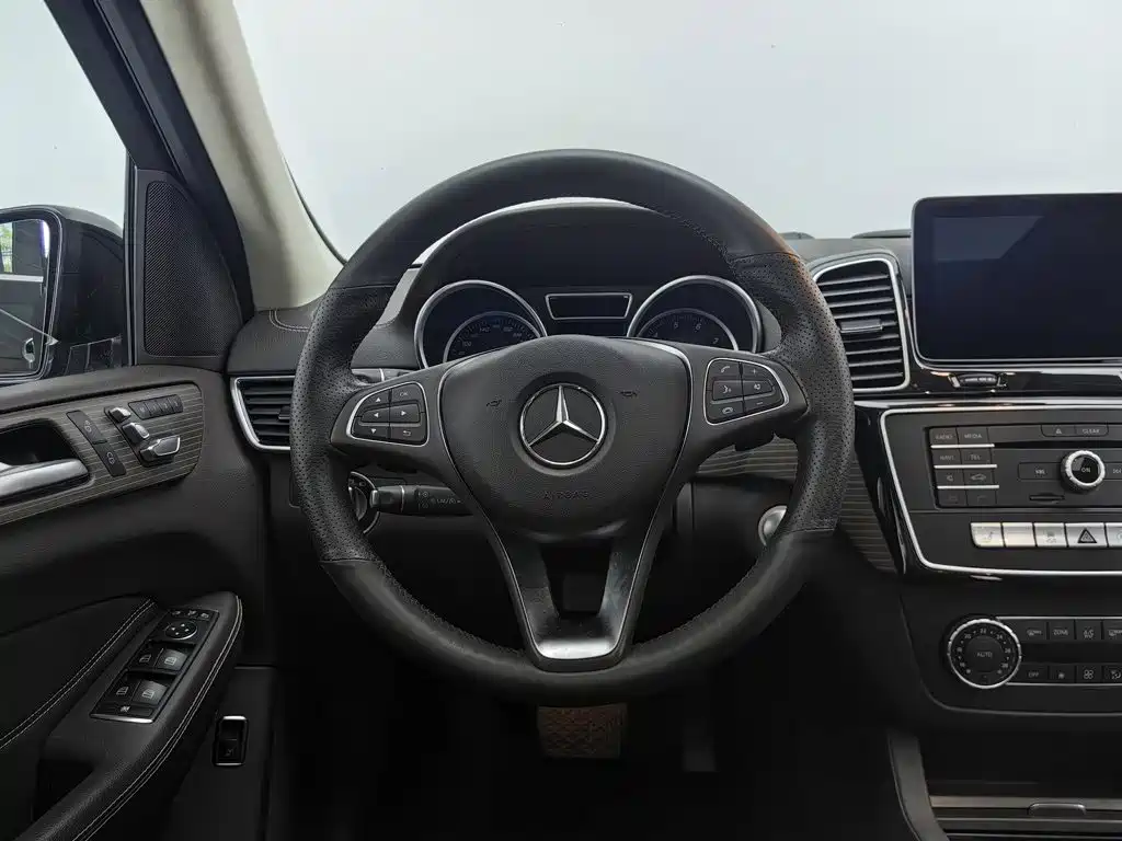 Mercedes-Benz GLE (Import) — миниатюра 11
