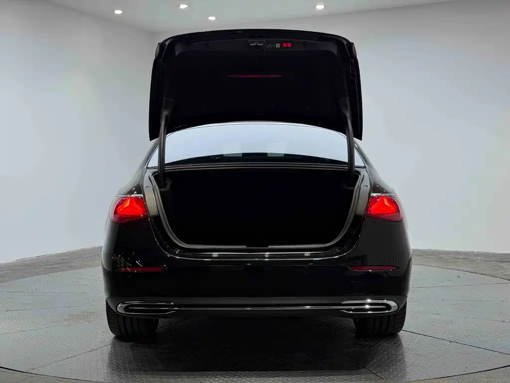Mercedes-Benz E-Class — миниатюра 9