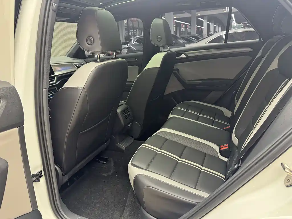 VOLKSWAGEN T ROC EXPLORING SONGS