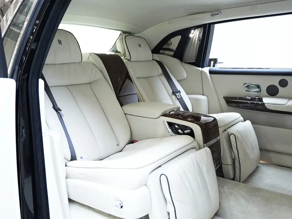 Rolls-Royce Phantom — миниатюра 13