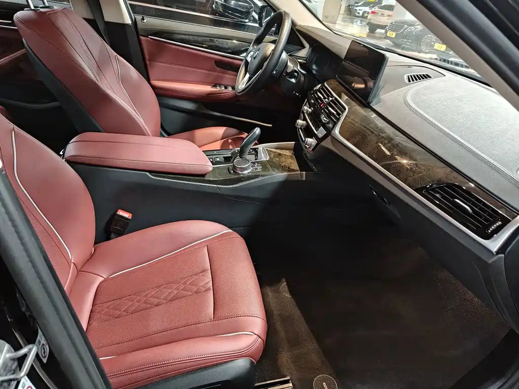 BMW 5 Series — миниатюра 10