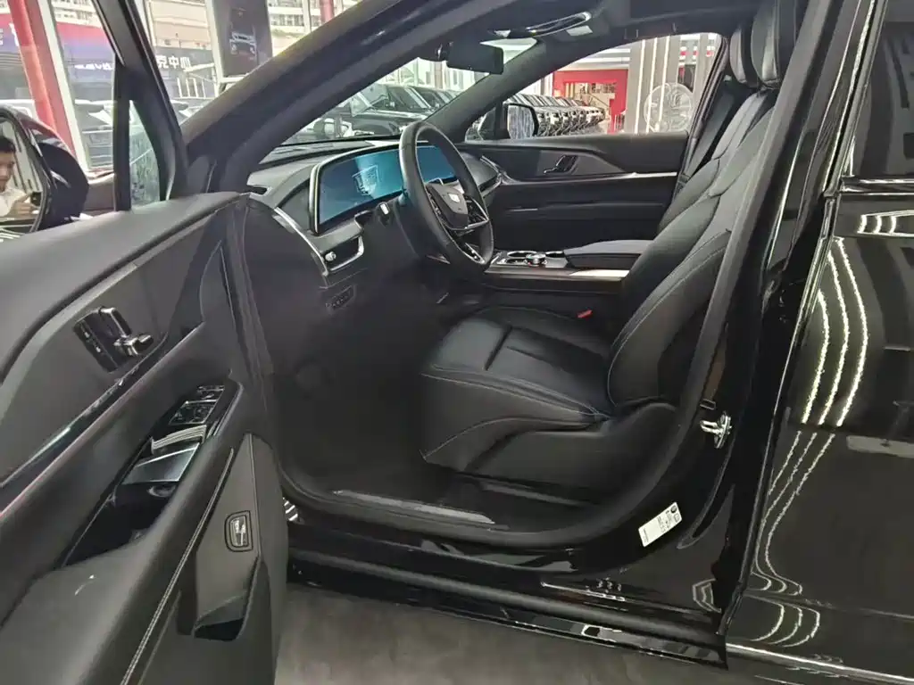 Cadillac XT5 — миниатюра 7