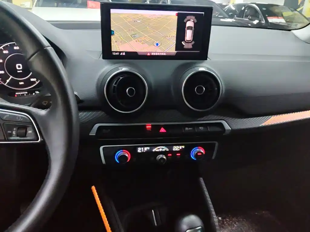 Audi Q2L e-tron — миниатюра 13