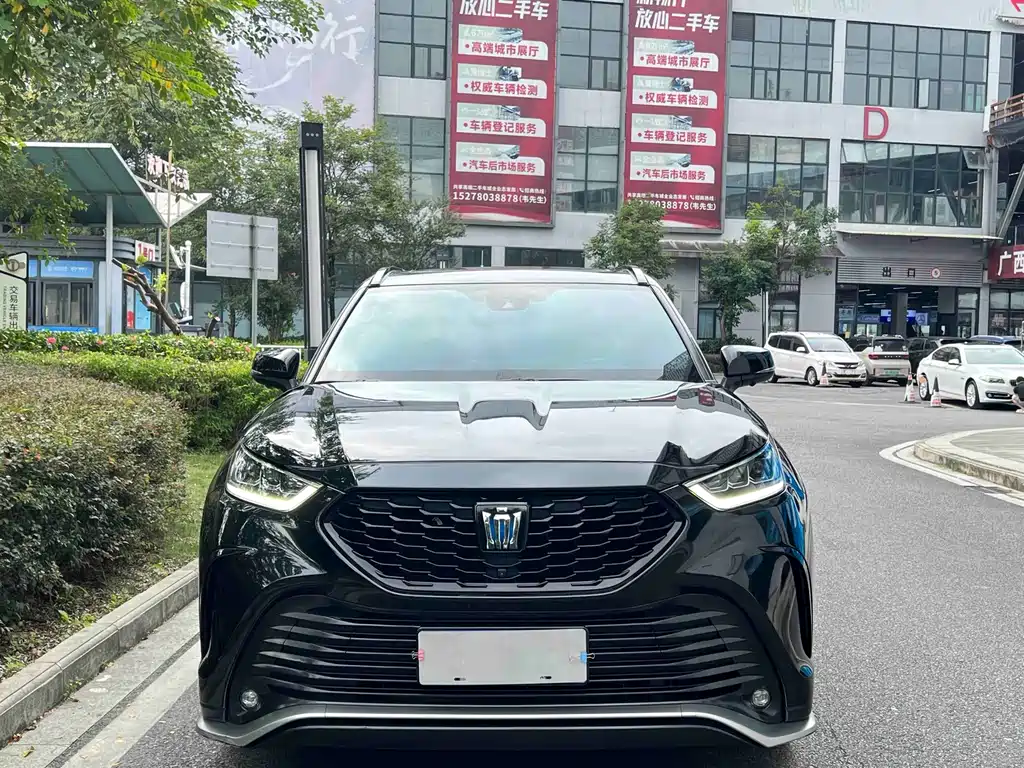 Toyota Crown Kluger — миниатюра 2