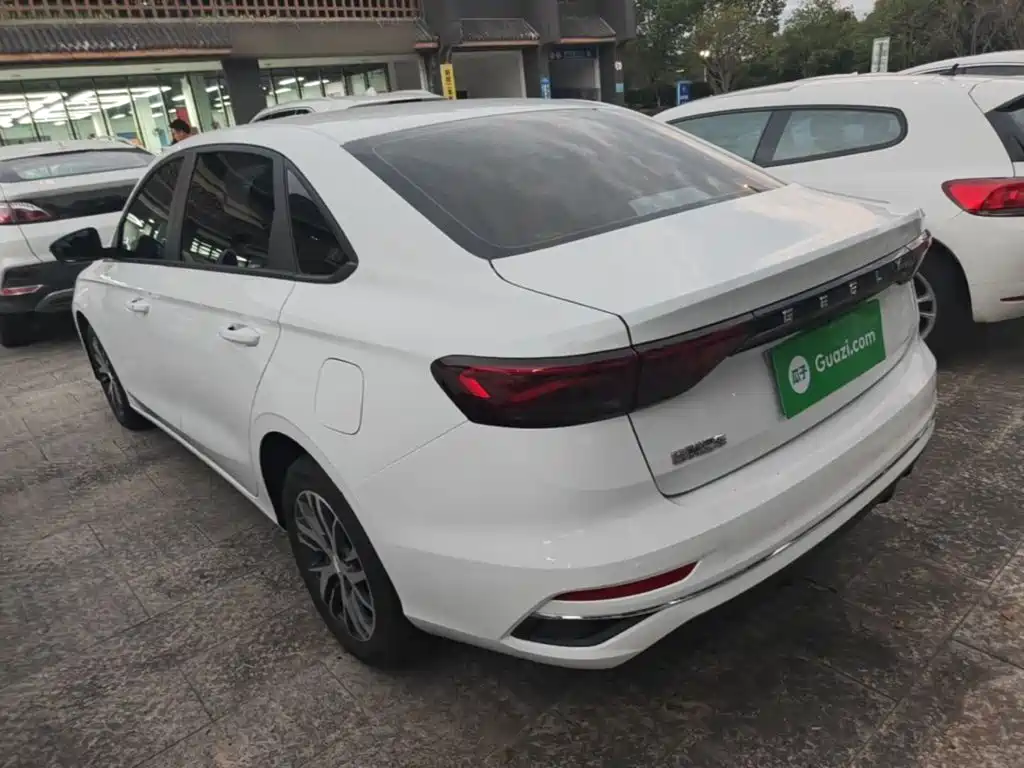 Geely Emgrand — миниатюра 5