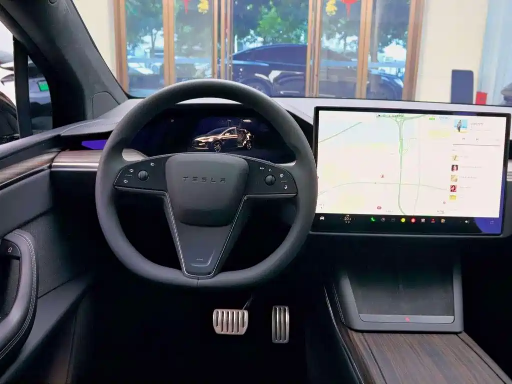 Tesla Model X — миниатюра 10