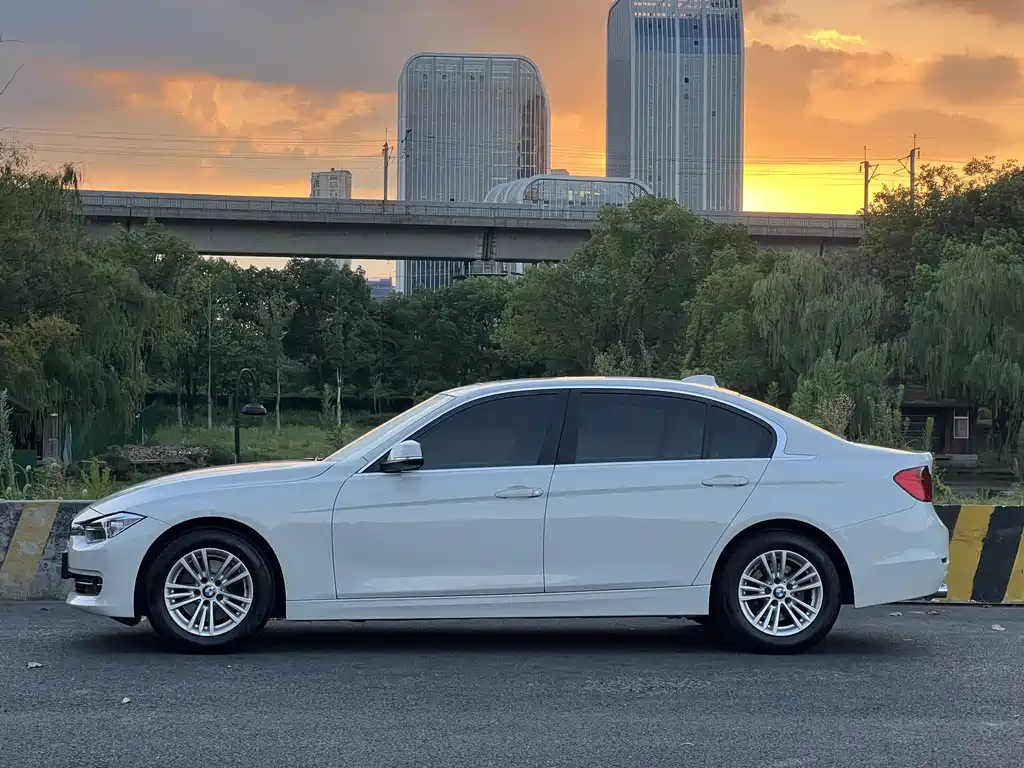 BMW 3 Series — миниатюра 3