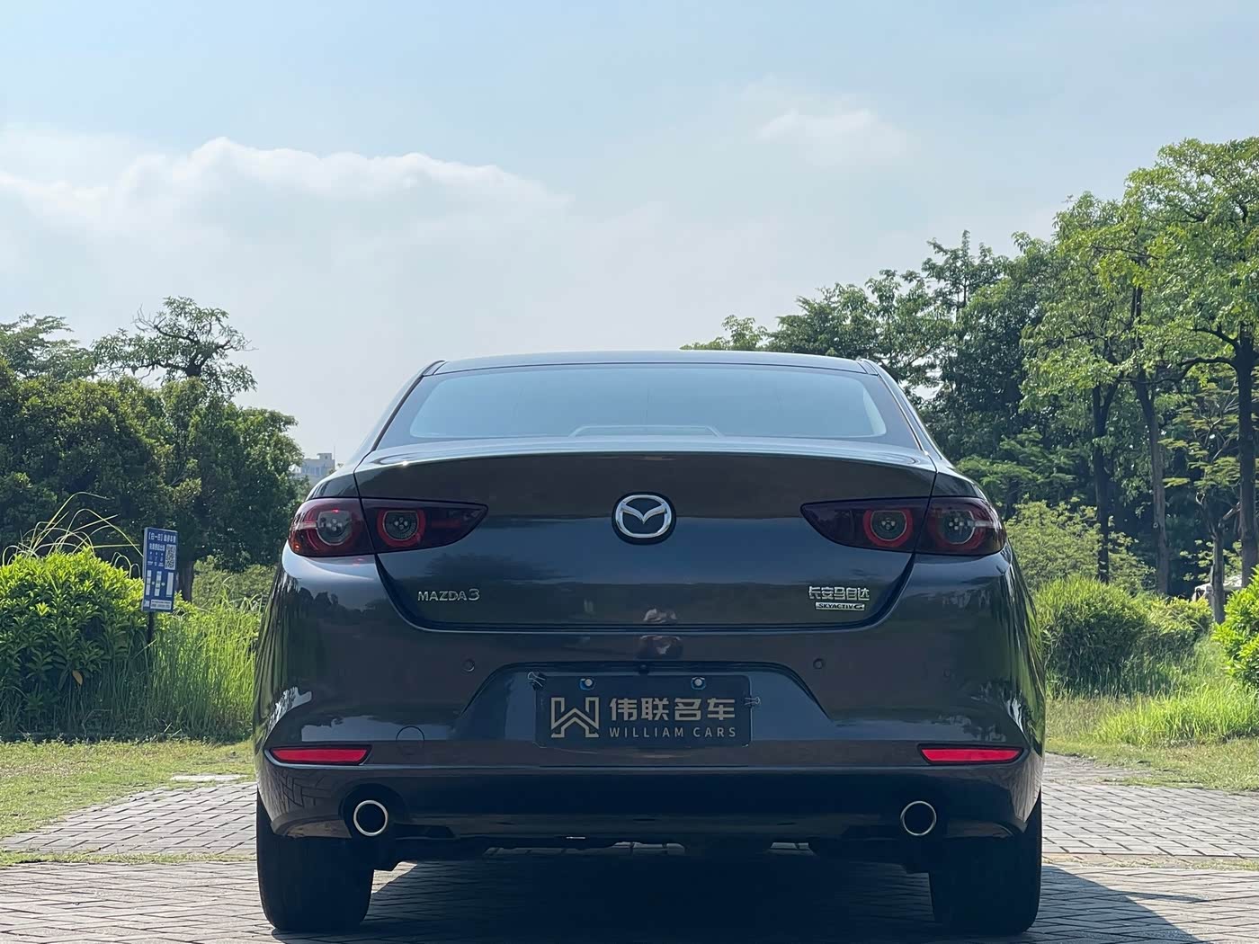 Mazda Mazda3 Axela 2.0 л 2024 г. Серебристо-серый, пробег 39000 км